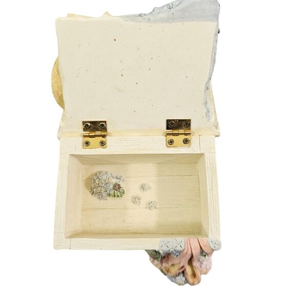 Vintage 1997 FIGI Hope Chest Box Hinged Sleeping Cat Trinket Box Home Décor - Picture 4 of 16